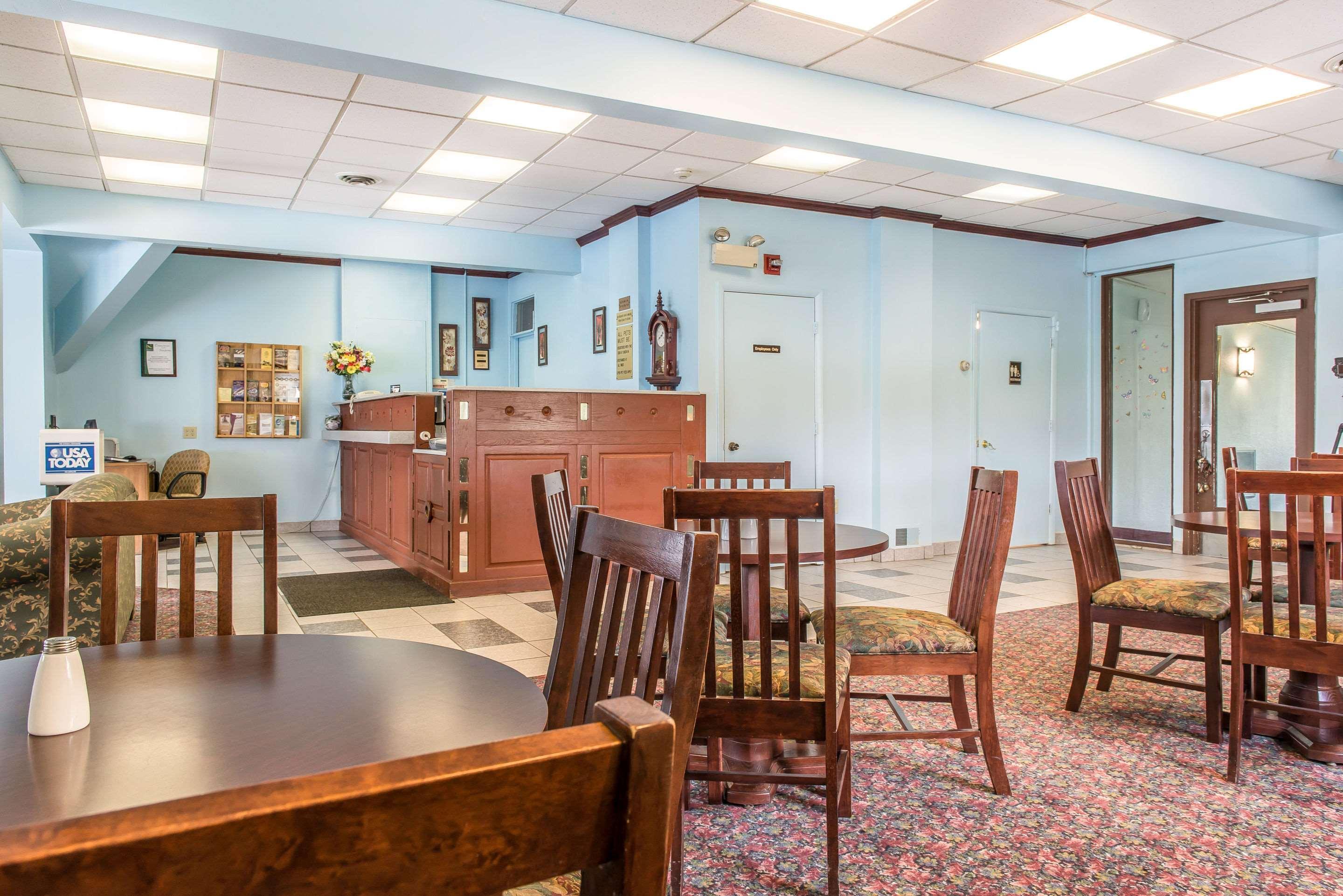 Rodeway Inn Brookville Екстер'єр фото