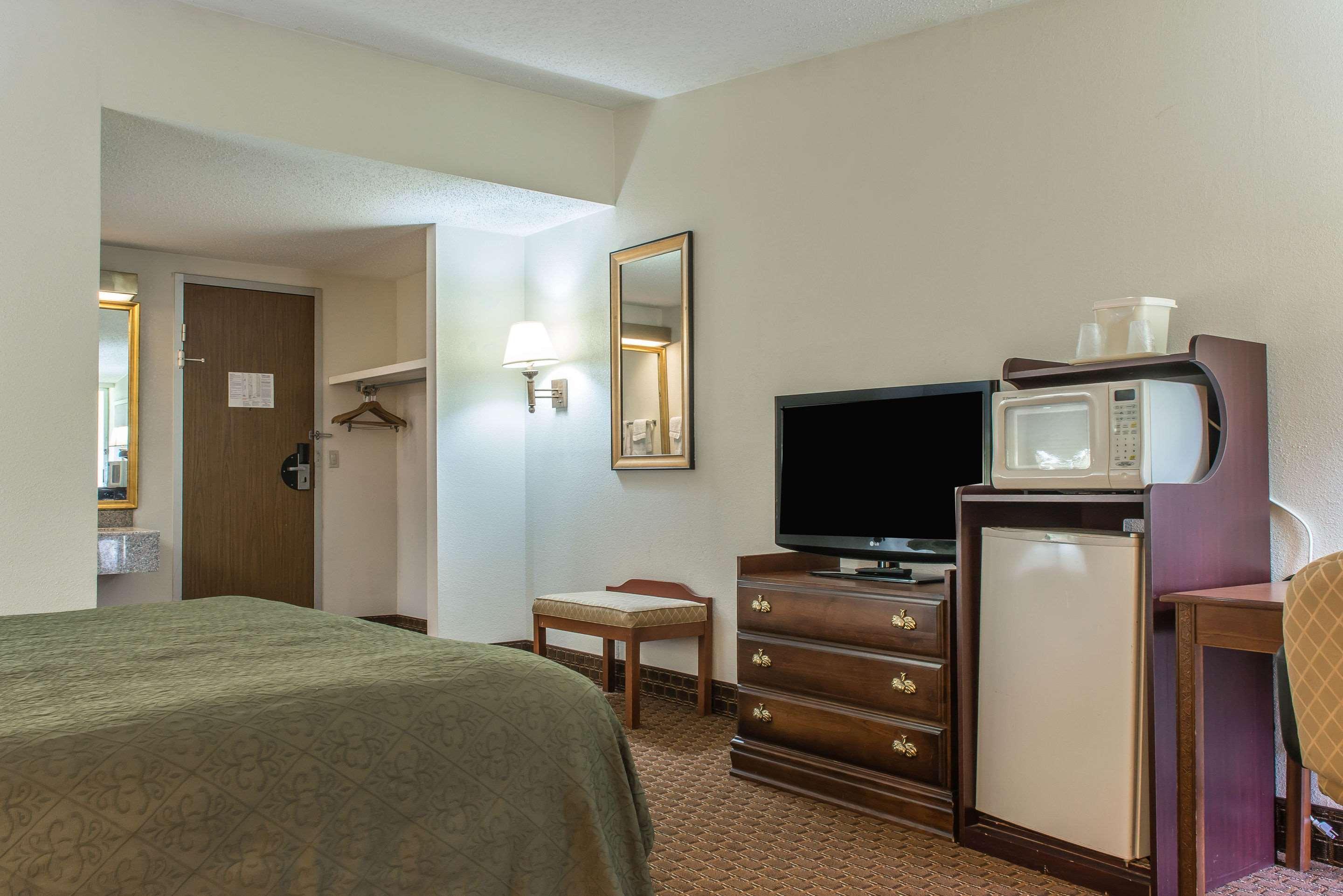 Rodeway Inn Brookville Екстер'єр фото