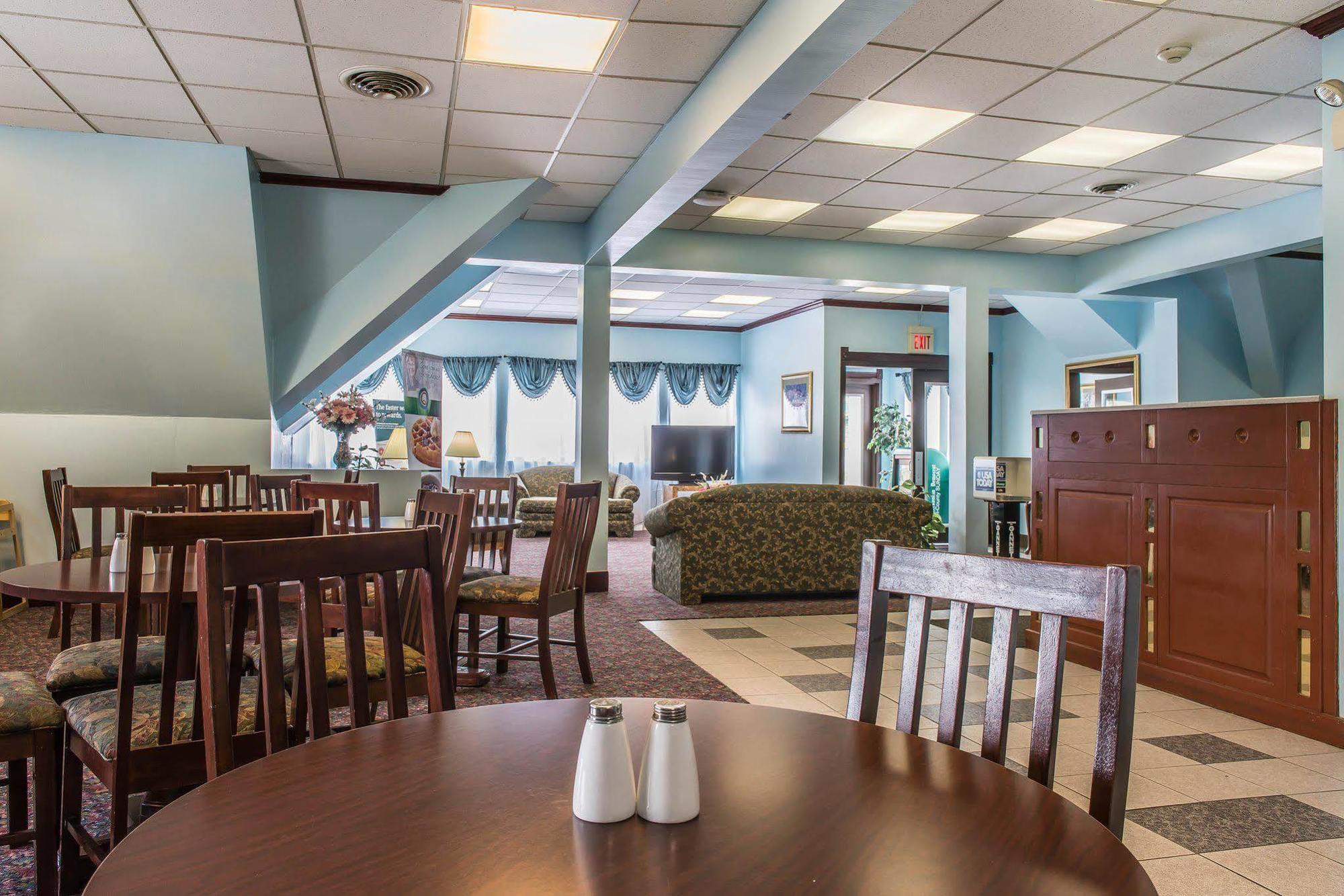 Rodeway Inn Brookville Екстер'єр фото